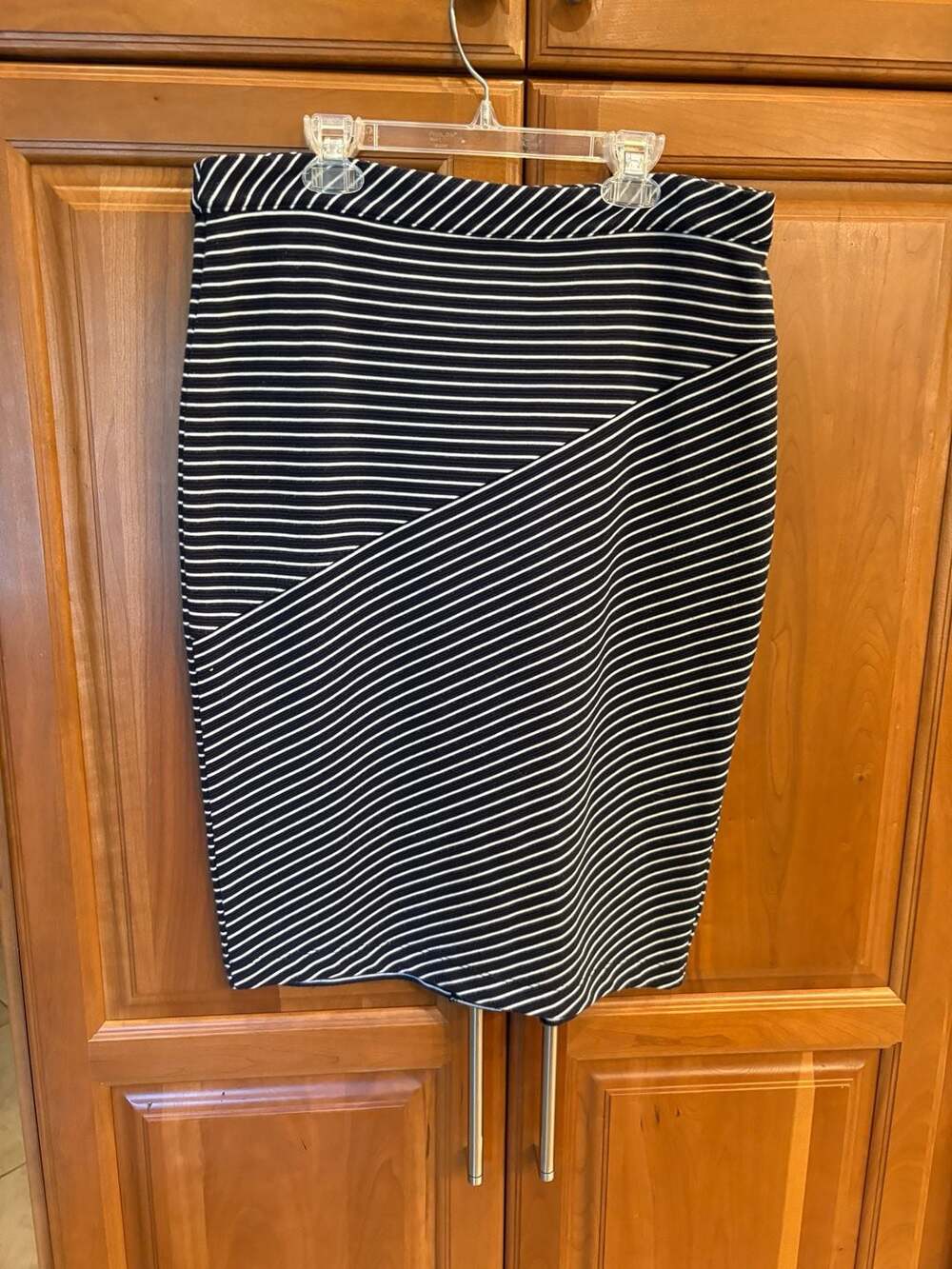 Banana Republic Size 10 Navy Blue White Striped Knit Pencil Skirt
